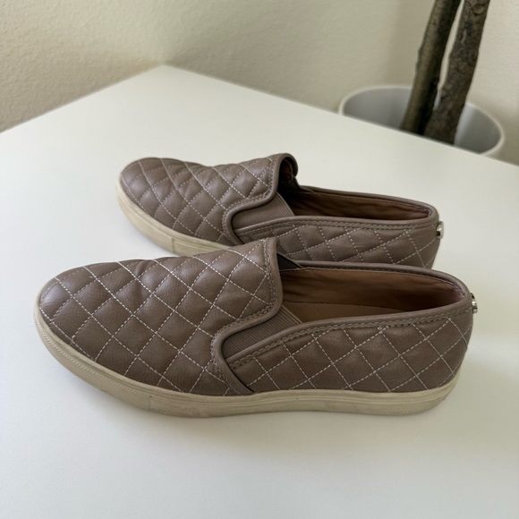 Steve Madden Brown Ecentrcq Quilted Slip-on Sneakers Women's Size 8 - Picture 4 of 5